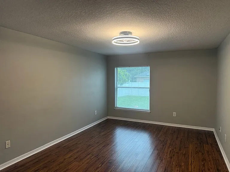 9020 Lake Coventry Ct — Photo 18