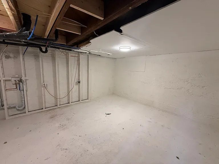 7030 N Market St — Photo 15