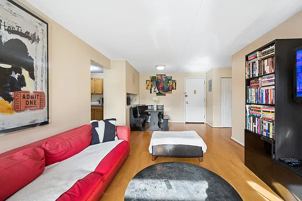 Living room, photo 2