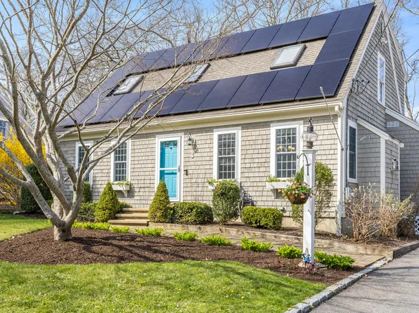 7 Hillside Avenue, Mashpee, MA 02649