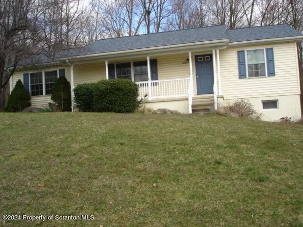 328 White Birch Dr, Scranton, PA 18504