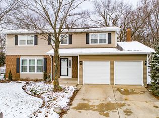 3 Bunting Cir, Bolingbrook, IL 60440