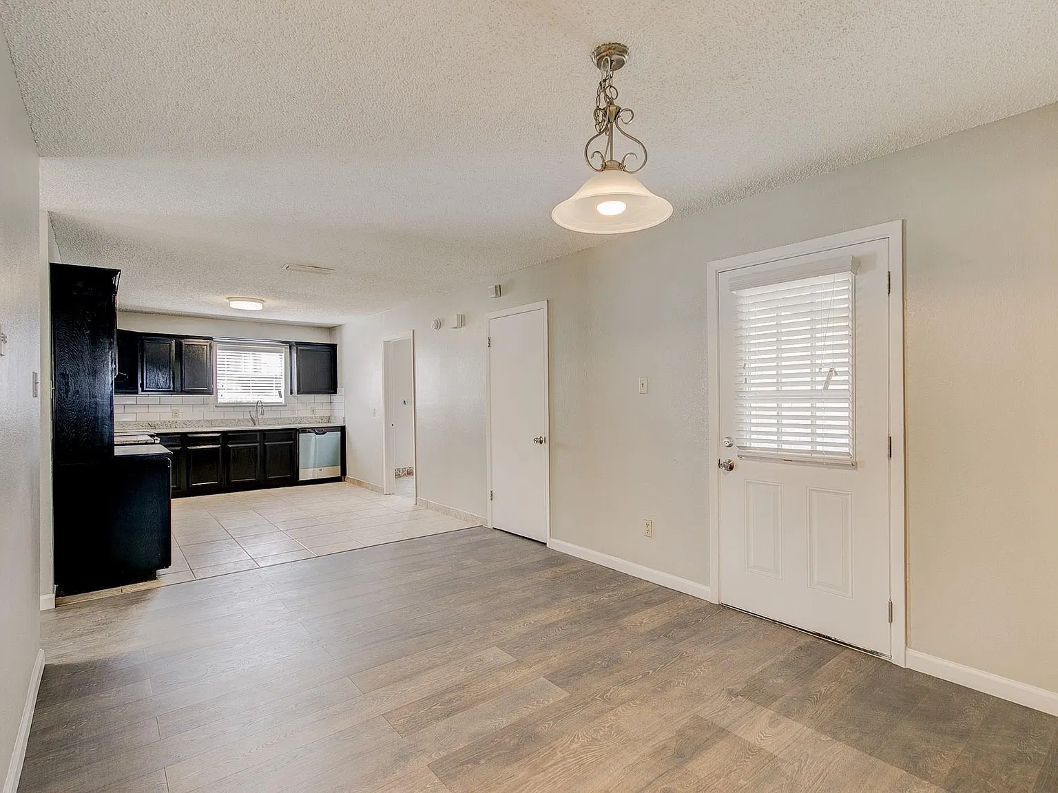 3 bed, 1536 sqft, $1,900 — Photo 4