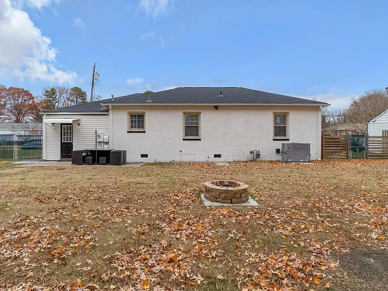 137 Woods Rd — Photo 20