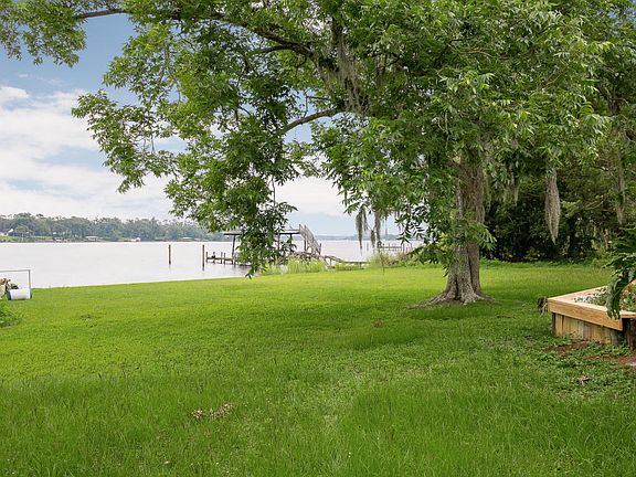 4th image of 3158 Lake Shore Blvd
