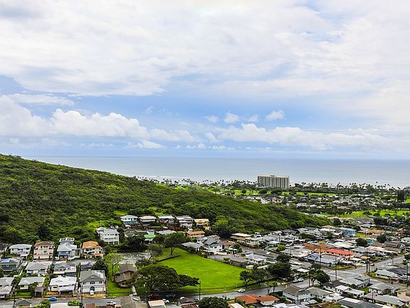 3rd image of 1627 Halekoa Dr