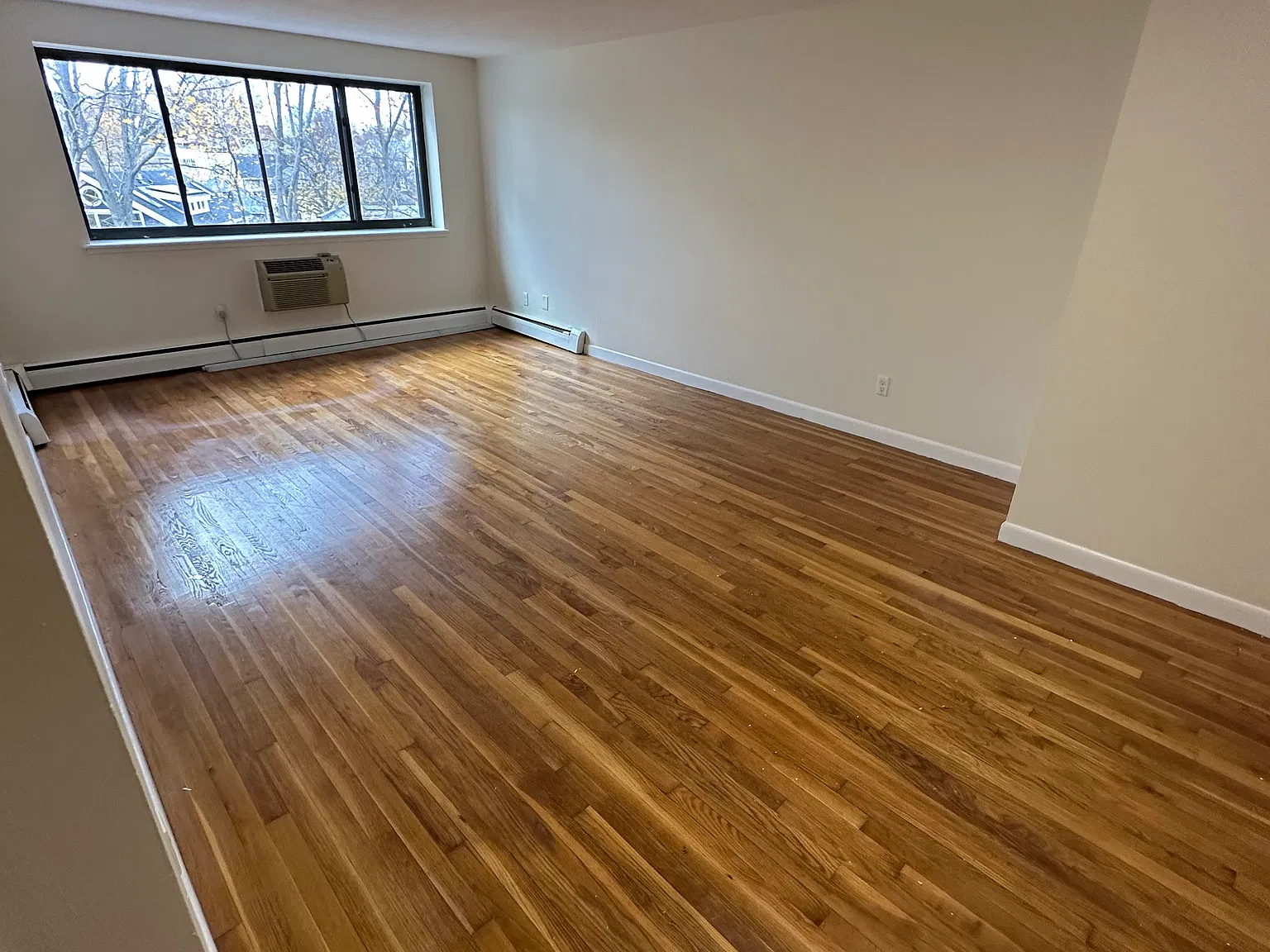 37 Larchwood Dr — Photo 3