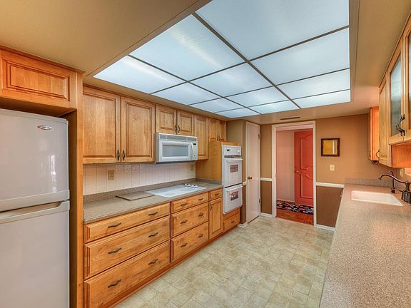 4th image of 10415 W Roundelay Cir