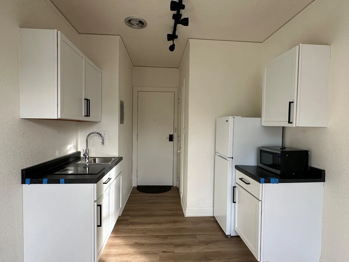 Unit Photo - 425 W Main St #202