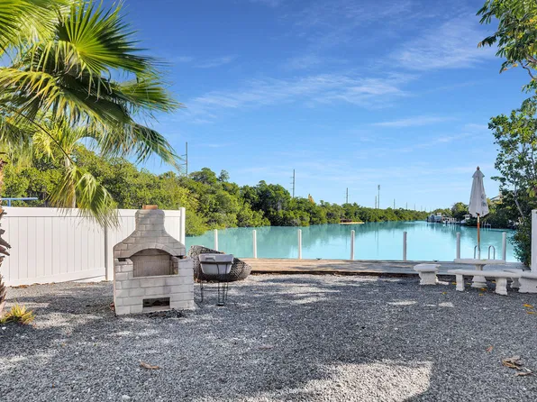 100 Iroquois Dr APT 5, Lower Matecumbe Key, FL 33036
