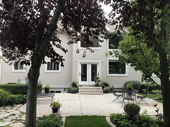 Backyard Patio w/ Landscape