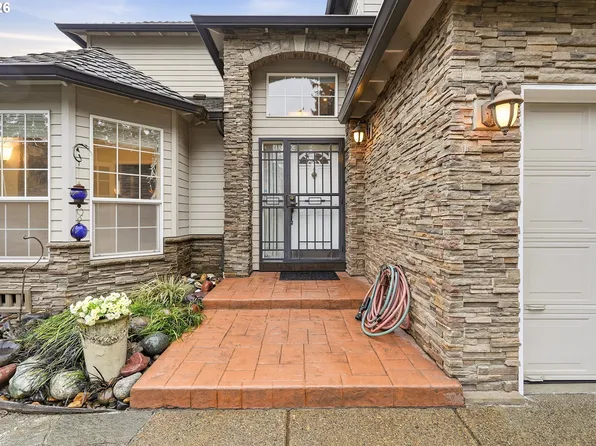 16867 Wight Ln, Lake Oswego, OR 97035