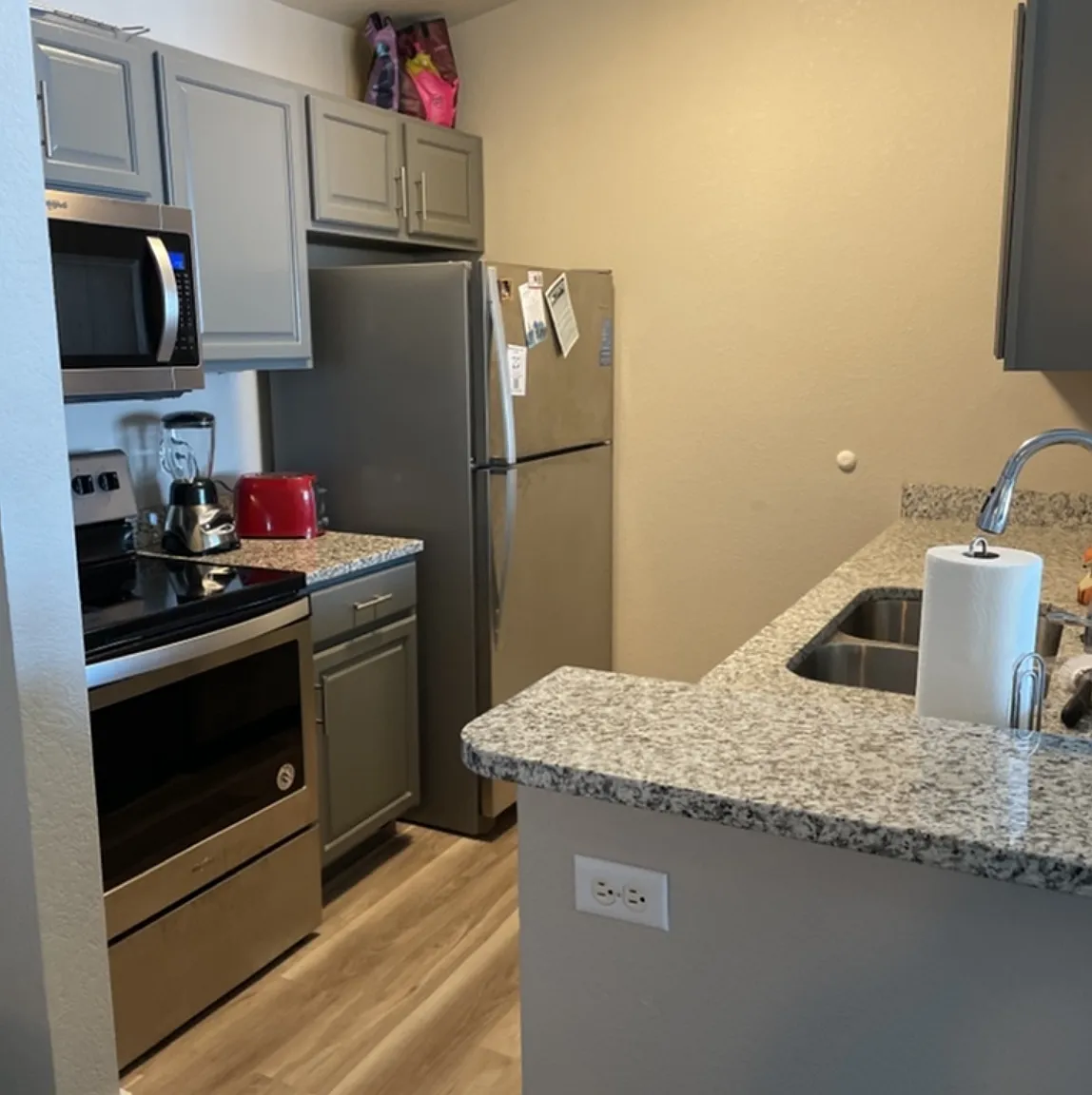 3 bed, 1090 sqft, $575 — Photo 3