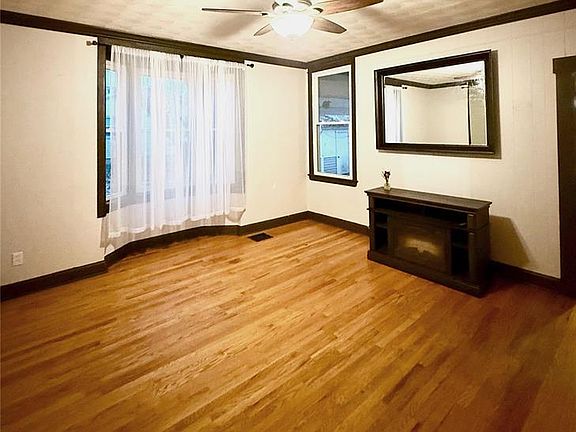 4th image of 909 Miller St