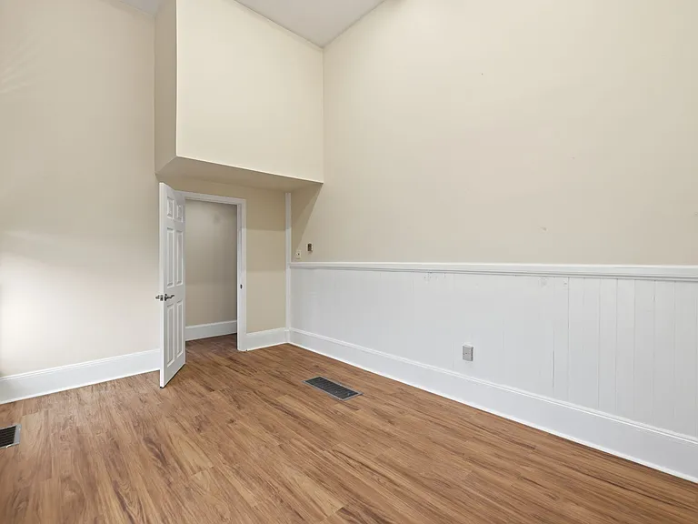 1110 Washington St — Photo 34
