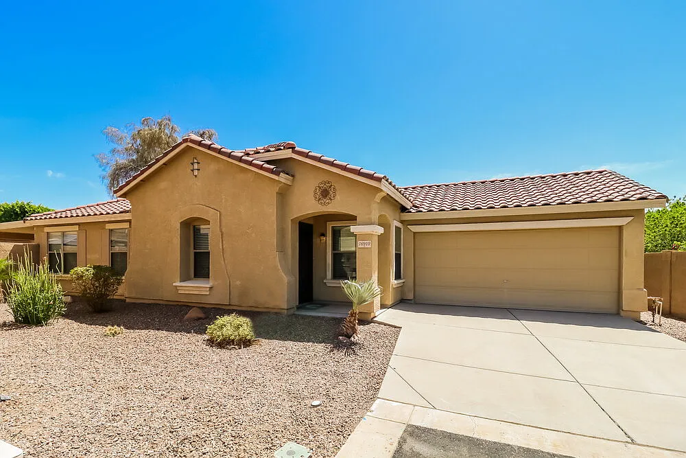 3 bed, 2.0 bath, 1366 sqft, $1,990 — Photo 1