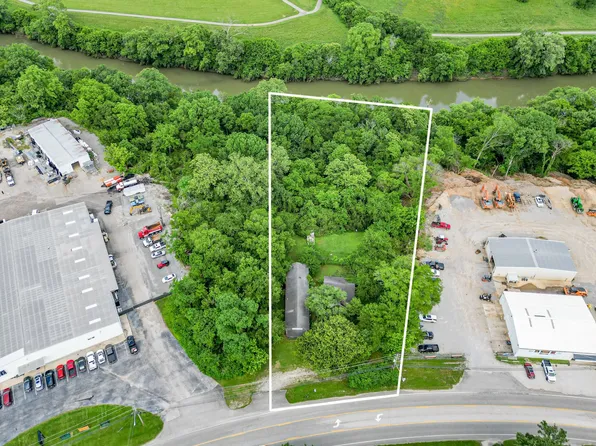 302 Santa Fe Pike, Columbia, TN 38401