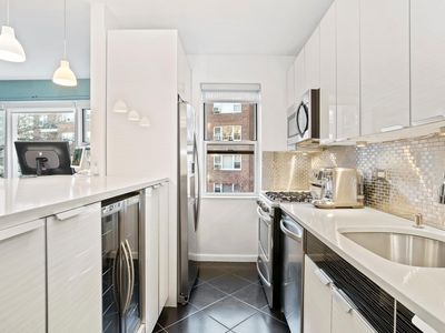 3750 Hudson Manor Ter APT 3EE, Bronx, NY, 10463