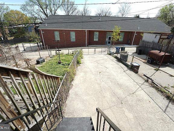 3rd image of 2749 Riggs Ave
