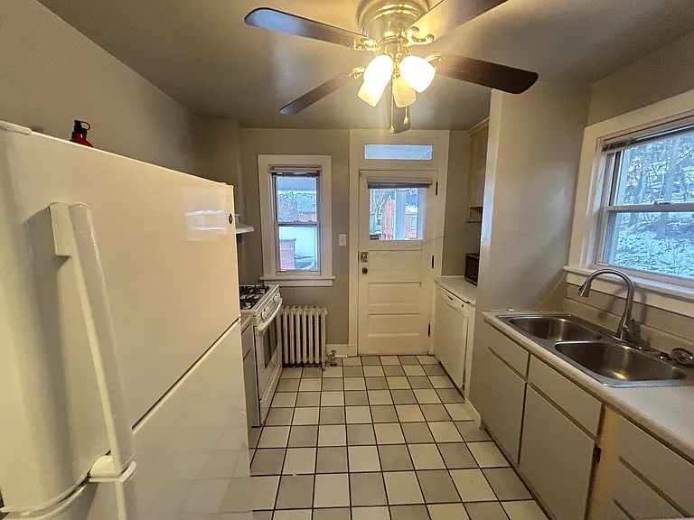 1121 Walnut St #1/2 — Photo 12