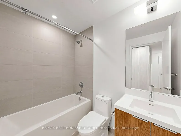 400 King St W #1922 — Photo 35