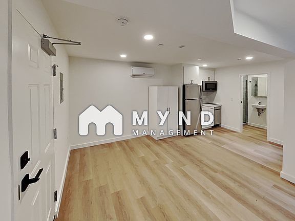 2nd image of 34 Jasper Pl APT 3