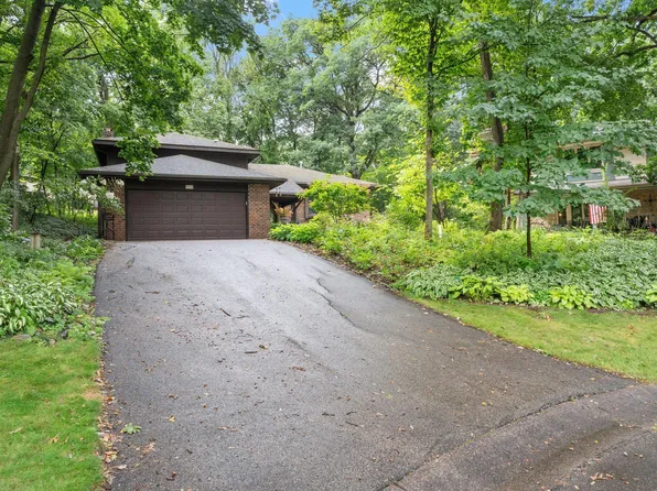 9530 Risewood Cir, Eden Prairie, MN 55347