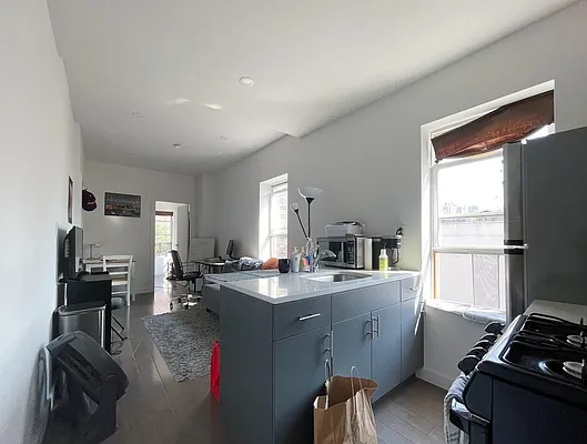 Rented by Kahen Properties | media 20