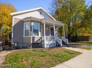 825 Locust Ave, Schenectady, NY 12307