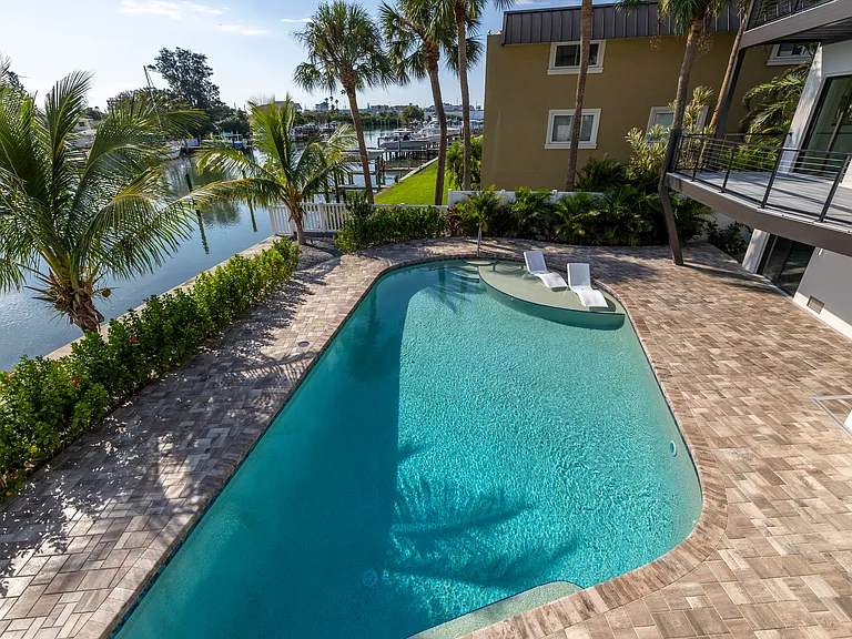 12404 Capri Cir N — Photo 45