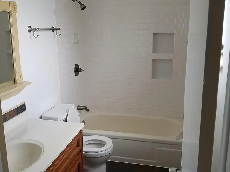 800 Tracey Pkwy — Photo 8