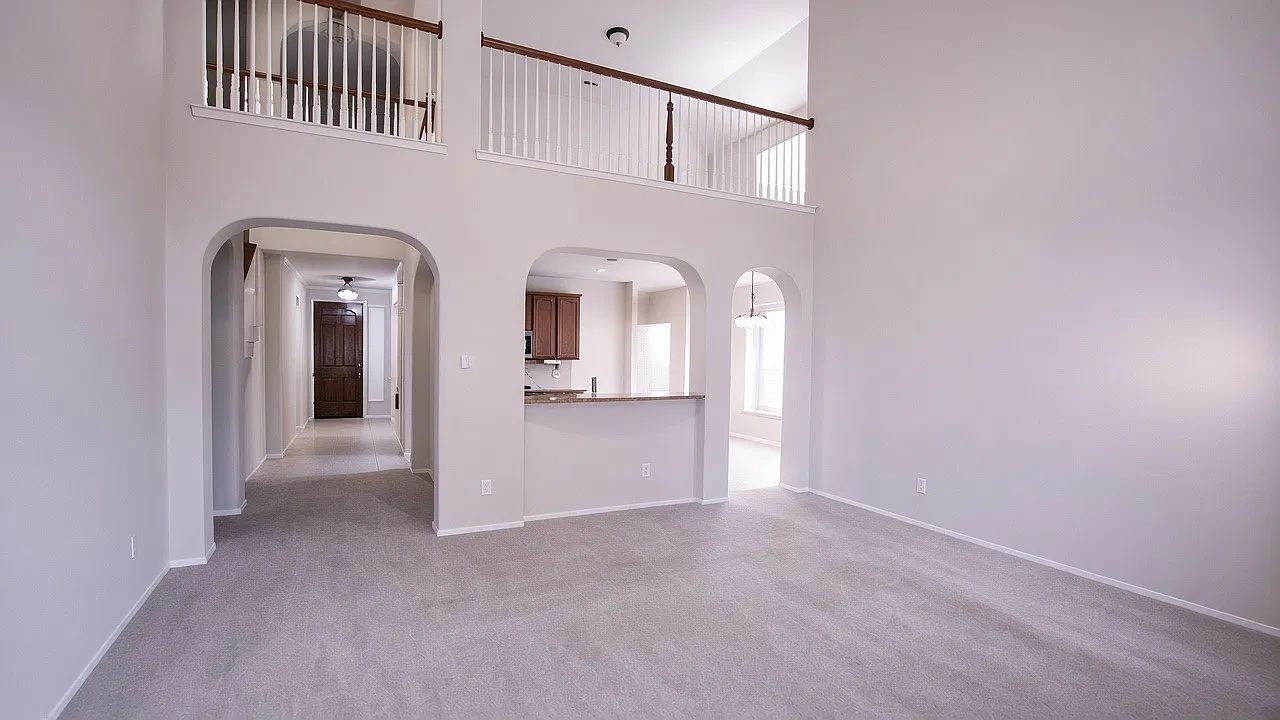 5 bed, 3.5 bath, 3500 sqft, $2,500 — Photo 2