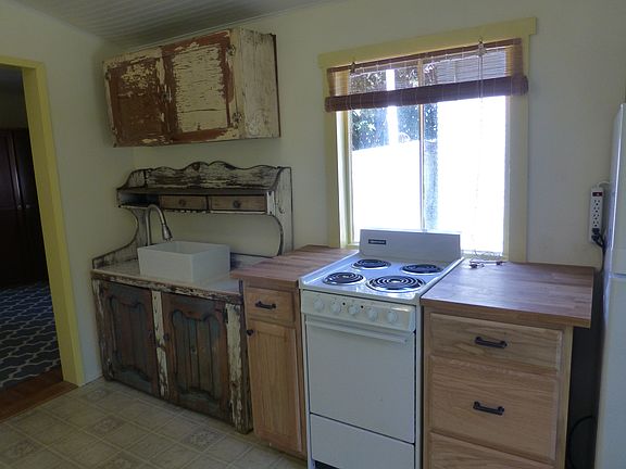 3rd image of 454 1/2 21st St