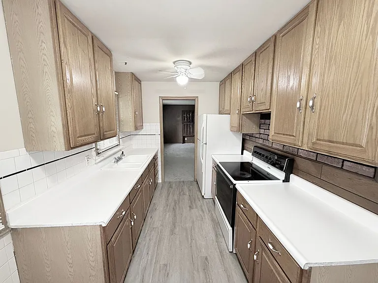 1712 N Pearl St — Photo 3