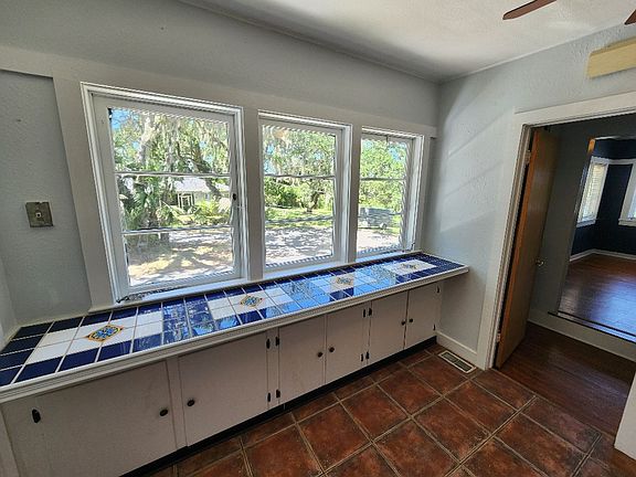 5th image of 100 Charlotte Ave #106