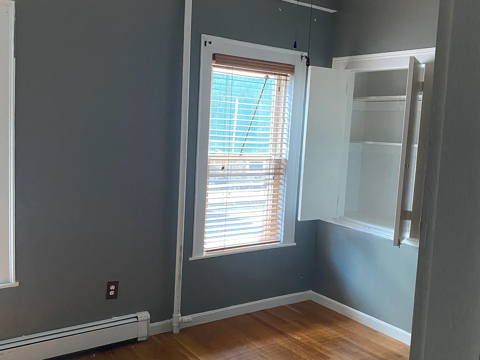 3 bed, 1400 sqft, $1,050 — Photo 2