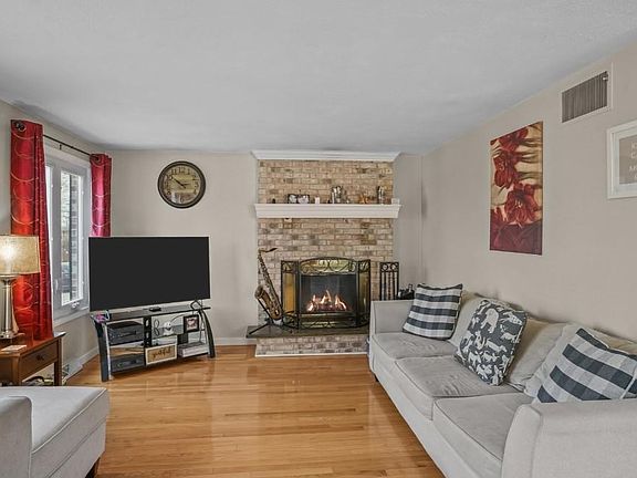 5th image of 52 Hawthorne St #7