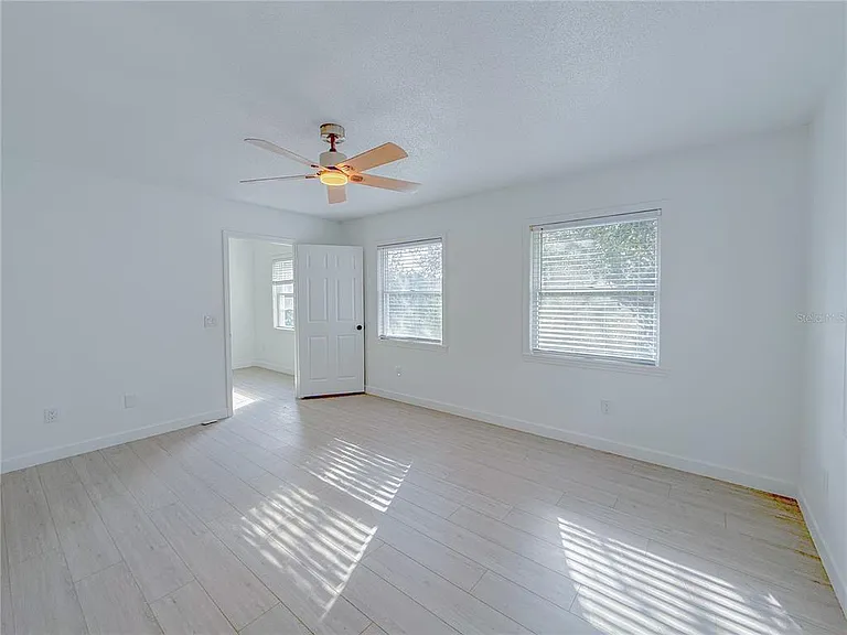 2827 Sanctuary Ln — Photo 38
