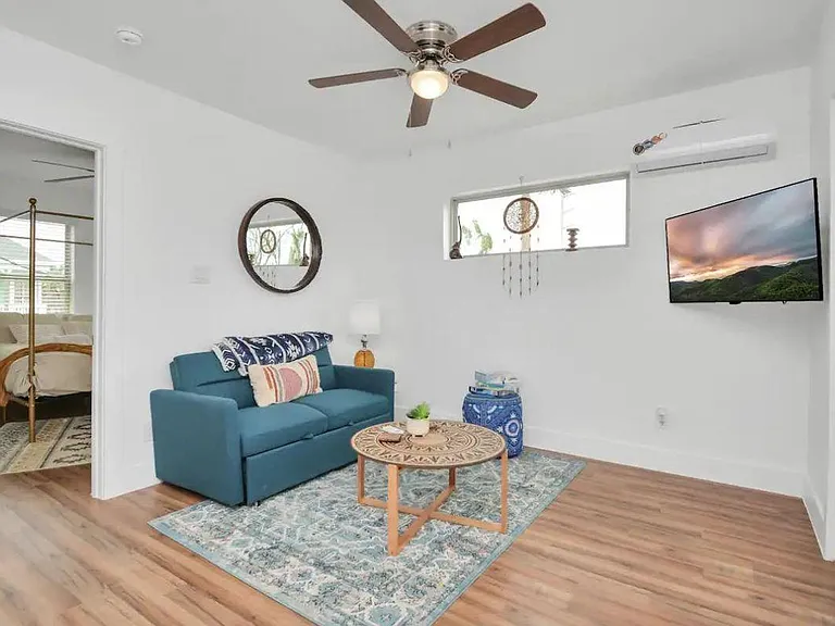 2825 Ball St #6 — Photo 3