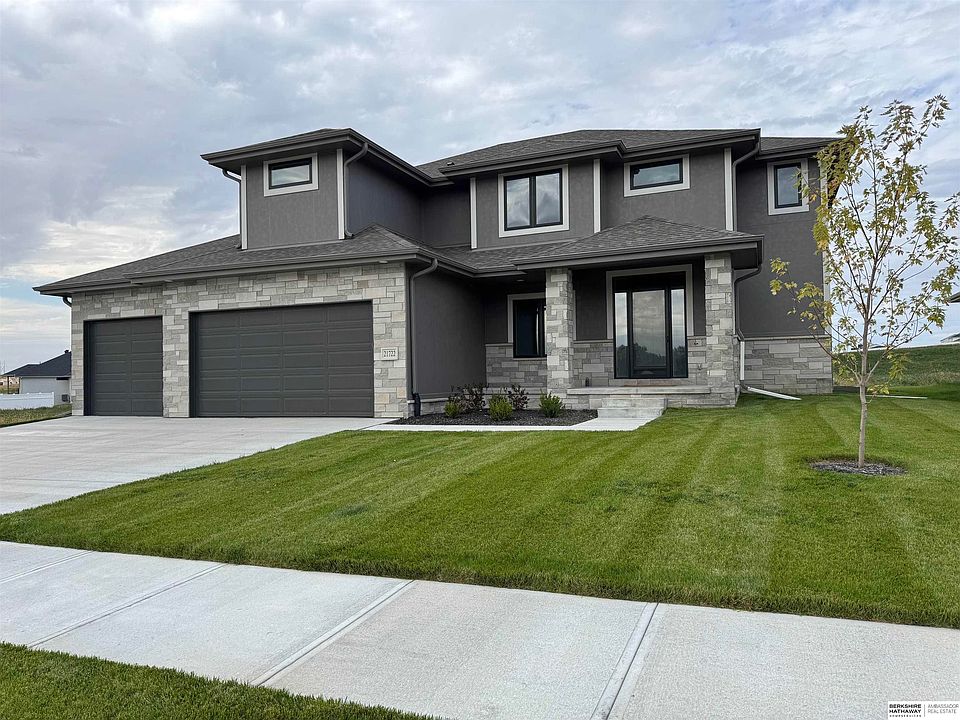 2nd image of 21722 Parkview Dr