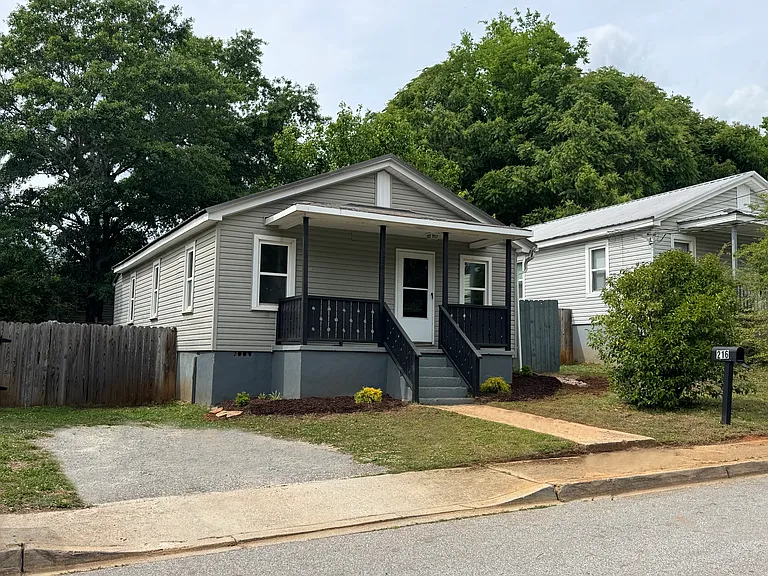 216 Spartanburg St — Photo 1
