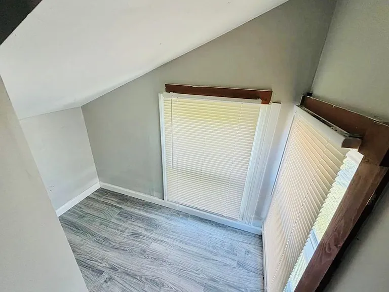 531 E Chestnut St — Photo 11