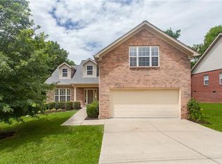 5 Twin Oaks Dr, Nashville, TN 37211