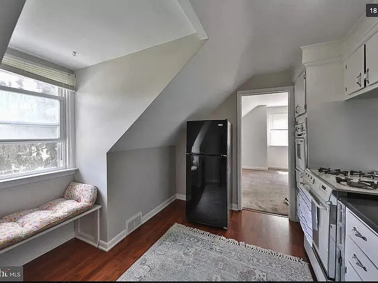 446 Evergreen Ave #2 — Photo 3