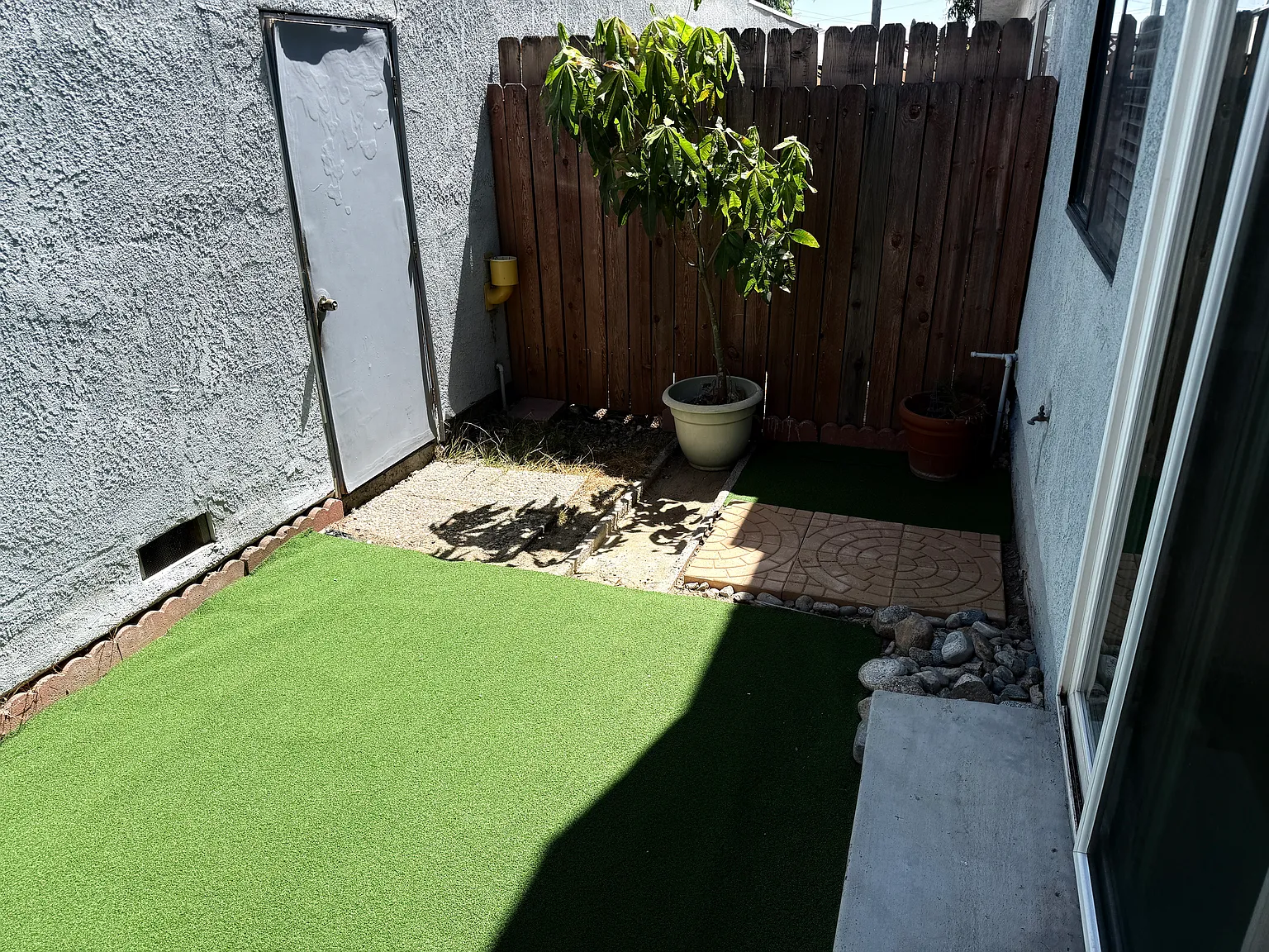 3 bed, 2.5 bath, 1330 sqft, $3,300 — Photo 2