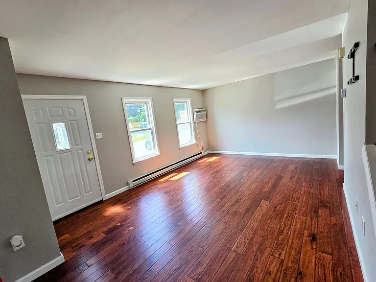 5657 Wood Ln — Photo 3