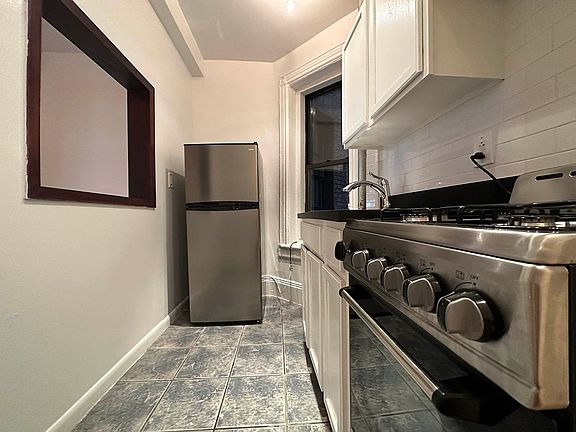 4th image of 49 Grove St APT 2C