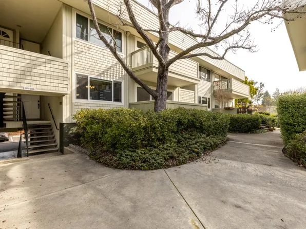 2379 Sharon Rd, Menlo Park, CA 94025