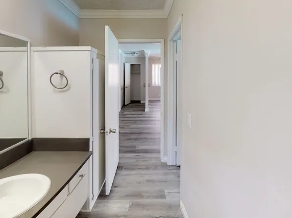 Rock Glen Villa...Gorgeous Newly Remodeled Apartments In Glendale Neighborhood!