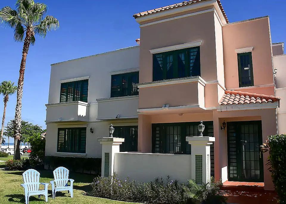 Villa Front D11